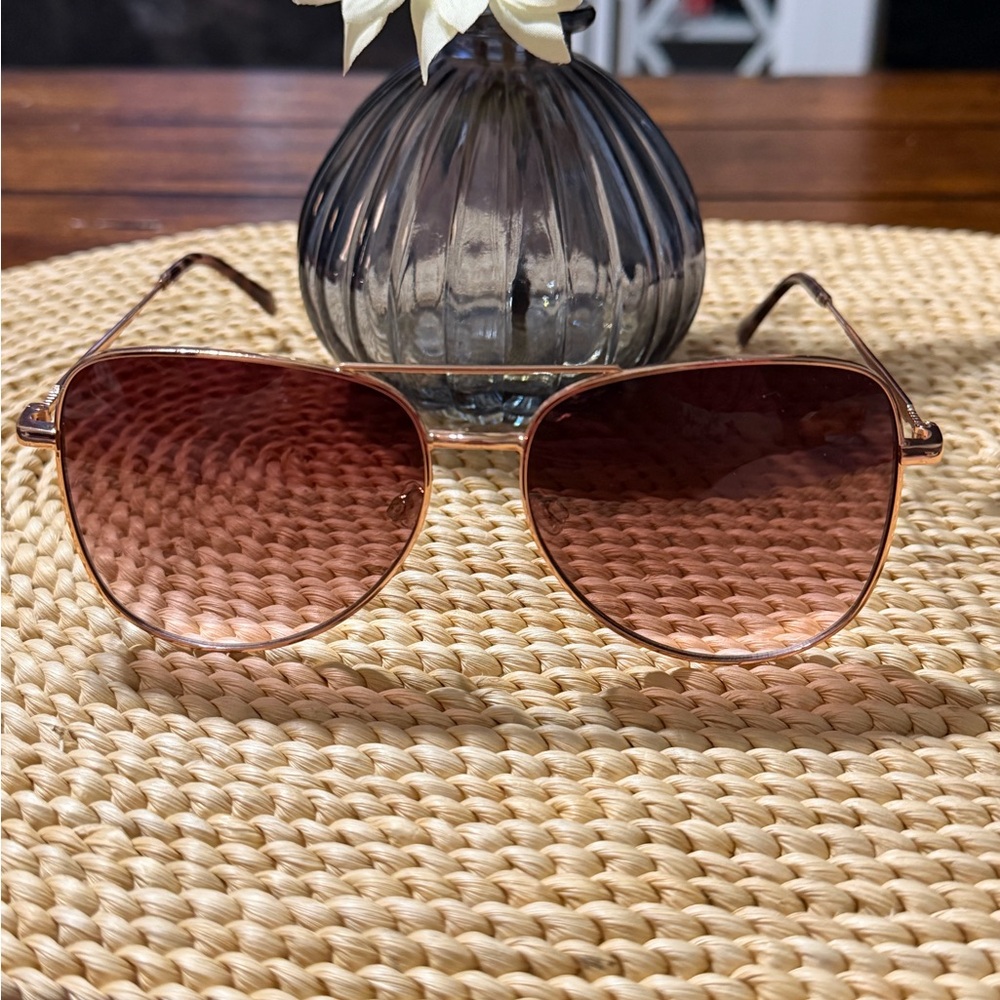 Vince Camuto Stylish Pink Aviator Sunglasses